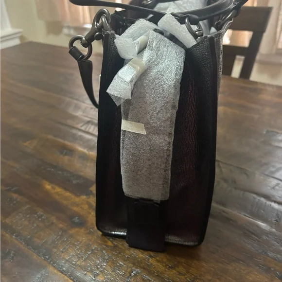 Coach Rouge - Picture 4 of 10